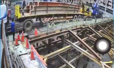 A Construction Worker Broke His Leg After Falling From A Height Of 10 Meters