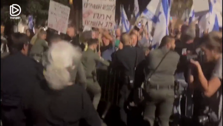 Demonstration In Tel Aviv In Front Of Netanyahu's Residence To Demand The Release Of The Hostages And His Resignation Following The October 7 Attack