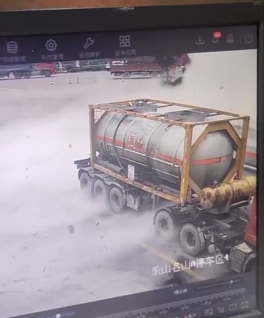 2 People Were Killed In A Tanker Explosion. Sichuan Province, China