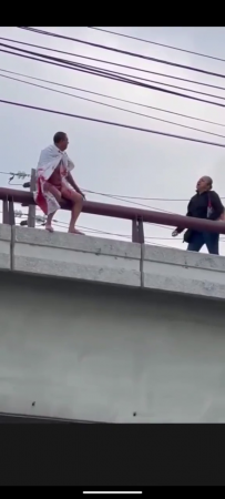 Mentally Ill Dude Escaped From The Hospital And Jumped Off A Highway Overpass. Mexico