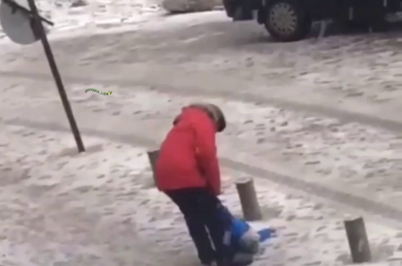 Child Warning! Bastard Father Kicks His Young Child Who Does Not Want To Go To Kindergarten With Him. Russia