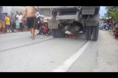 Child Warning! A Child Ran Onto The Road And Was Crushed By A Speeding Truck. Vietnam