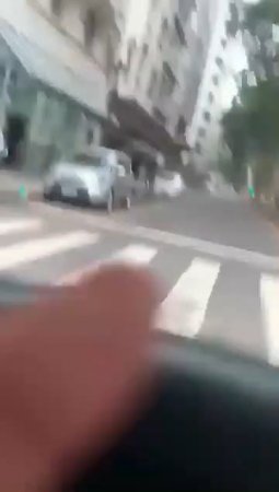 Uber Driver Runs Over A Mobile Phone Thief. Brazil