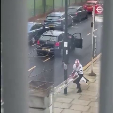 An Englishman Dares To Take Down A Palestinian Flag On The Streets Of London