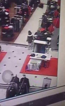 A Criminal Stabbed One Security Guard And Wounded A Second One While Trying To Steal Goods From A Store
