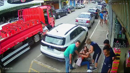👊 Punch In The Face For A Passerby. Brazil