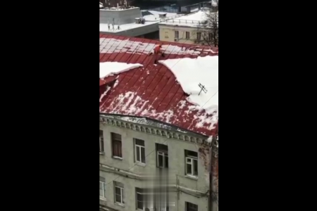 Worker Fell From Roof While Clearing Snow