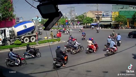 A Concrete Mixer Ran Over A Motorcyclist Driving In The Wrong Lane
