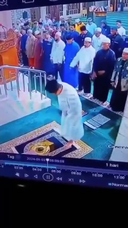 The Imam Died During Prayer. Indonesia