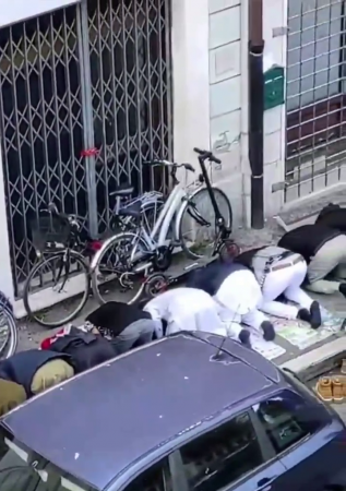 Muslim Immigrants Block Passage On Sidewalks In Grosseto In Name Of Allah. Italy