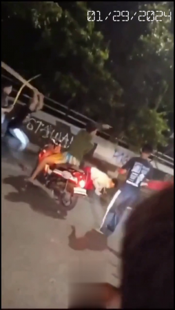Massive Brawl In Indonesia With Sickles, Machetes And Knives