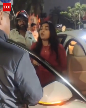 Women Driving Jaguar Car Attacks Cop Over Wrong Turn