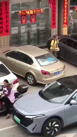 Man Smashes Vehicles Windows With A Cinder Block