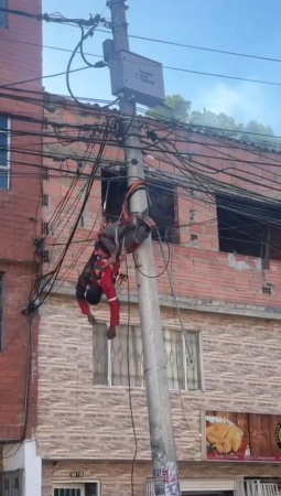 The Electrician Received A Strong Electric Shock But Survived