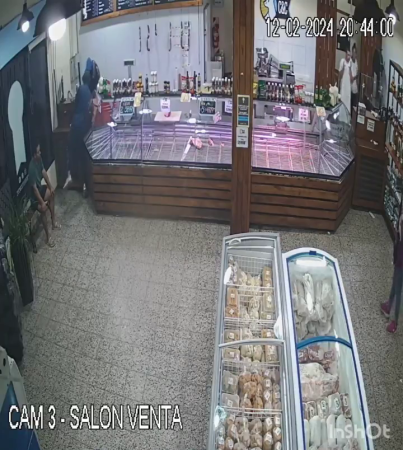 Butcher Shop Robbery. The Criminals Took Money, Employees' Phones And Two Pieces Of Meat. Argentina