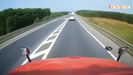 Both Truck Drivers Died Because Of One Idiot
