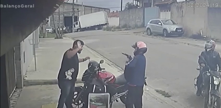 Two Criminals On A Motorcycle Robbed A Courier At Gunpoint