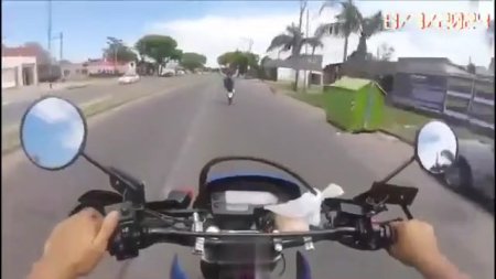 Brave Motorcycle Thief Is Intercepted And Asks His Girlfriend For Help