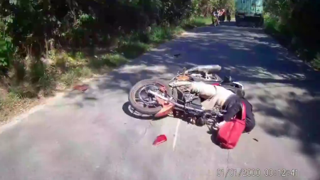 The Motorcyclist Panicked, Lost His Balance And Died