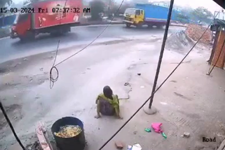 A Woman Narrowly Escaped Being Hit By A Truck In Pakistan