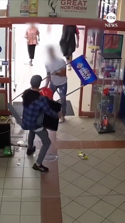 Bystanders Step In And Stop The Armed Robber
