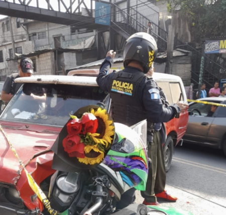 Dude Was In A Hurry To Give His Girlfriend A Bunch Of Flowers For March 8 But Died In An Accident. Guatemala
