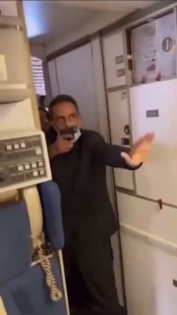 Air Marshall Pulls Out Gun After Passengers Attempted To Enter The Cockpit To Argue With Pilots