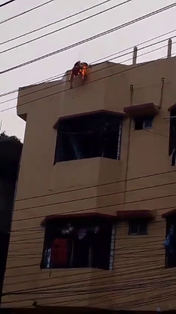 An 18-Year-Old Woman Fell On A Wire While Taking Off Clothes Drying On The Roof