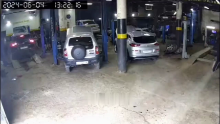 The Car Mechanic Got The Pedals Mixed Up When He Was Leaving The Lift. Russia