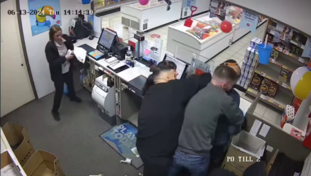 The Robber Of The Store Was Detained Thanks To The Bravery Of One Of The Visitors