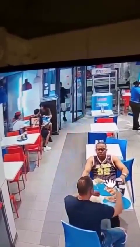 Unsuccessful Attempt To Kill Three Men In A Pizzeria » Uncensored 