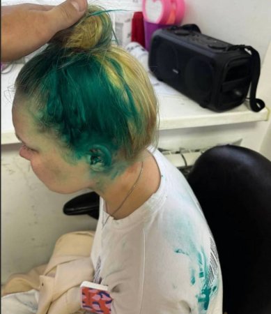 A 19-Year-Old Woman Beat And Poured Green Paint On Her Ex-boyfriend's New 16-Year-Old Girlfriend. Russia
