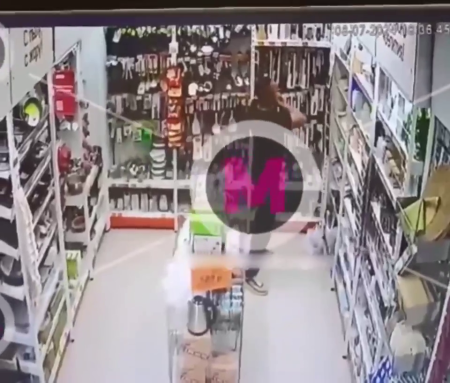 The Dude Went Into The Store, Took A Knife And Cut His Throat And Stabbed Him In The Chest Several Times. Nizhnevartovsk, Russia