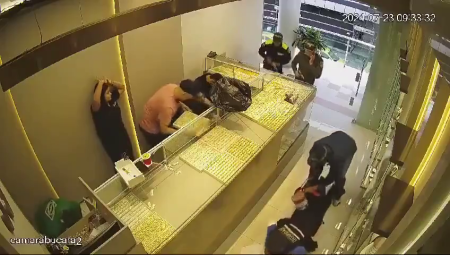 Professional Robbery Of A Jewelry Store At Bucaramanga Shopping Plaza