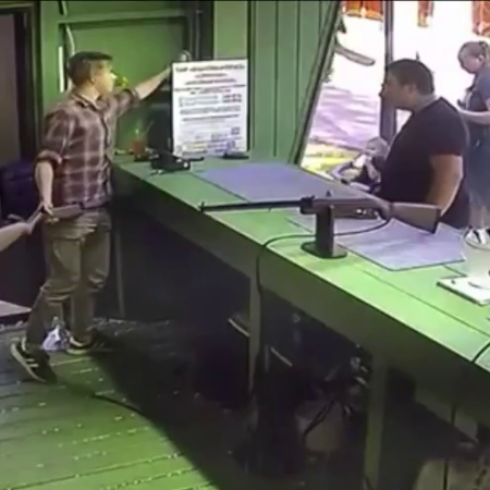 The Bastard Attacked An Employee Of The Shooting Range And Demanded A Refund Because He Did Not Hit The Target