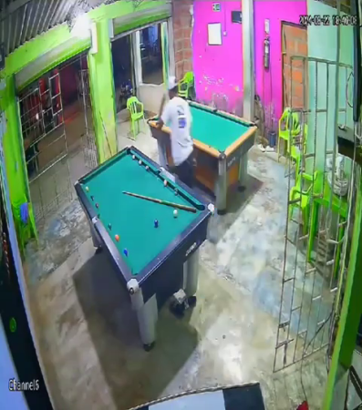 The Murderer Who Ran Into The Billiard Room Prevented Him From Finishing The Game. Colombia