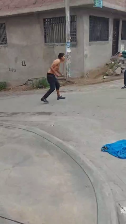 The Police Shot The Idiot Who Threatened Him With A Knife. Brazil