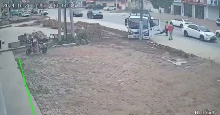 🤬The Idiot On The Bike Looked Everywhere But At The Road