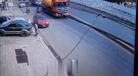 A Citizen Managed To Save Himself From Being Run Over By A Truck Carrying Fuel