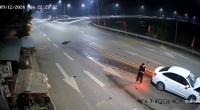 After Hitting The Car, The Motorcyclist Took Off And Landed Dead